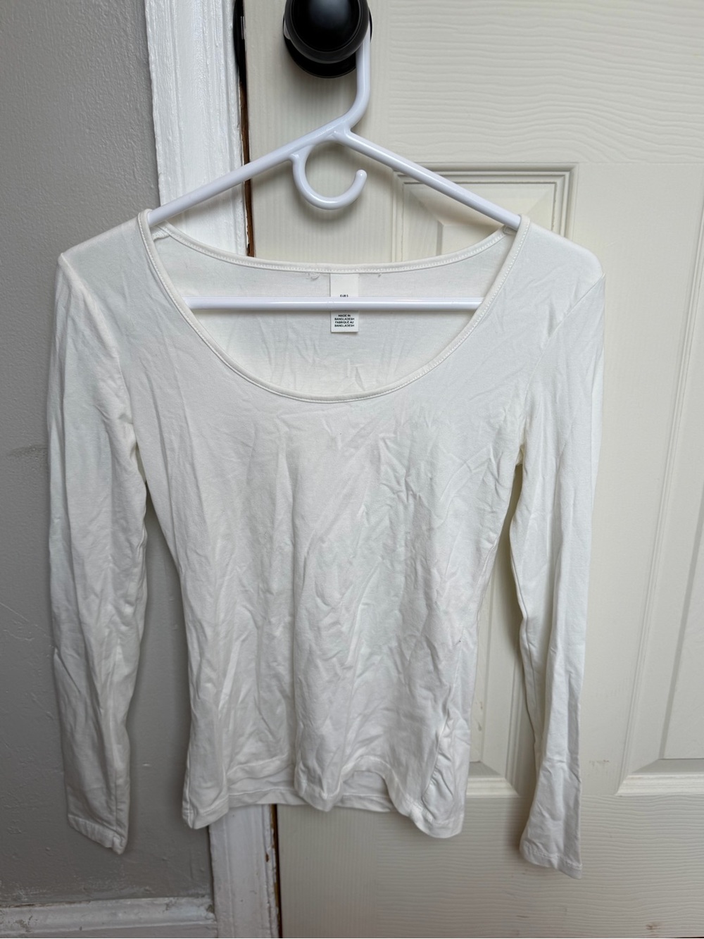 H&M White Scoop Neck Long Sleeve Top
